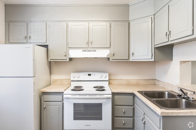 2BR, 1BA - 560SF - Kitchen - Southgate Manor Apartments