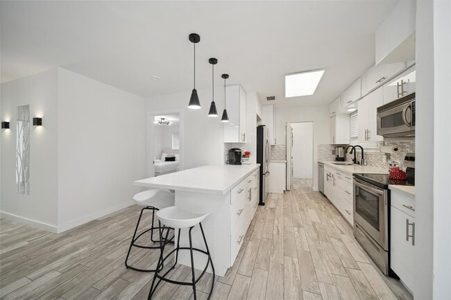Foto del edificio - 6470 Franklin St