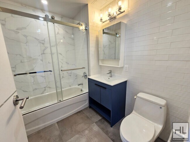 Building Photo - 1-Bedroom with Huge Private Terrace – Mode...