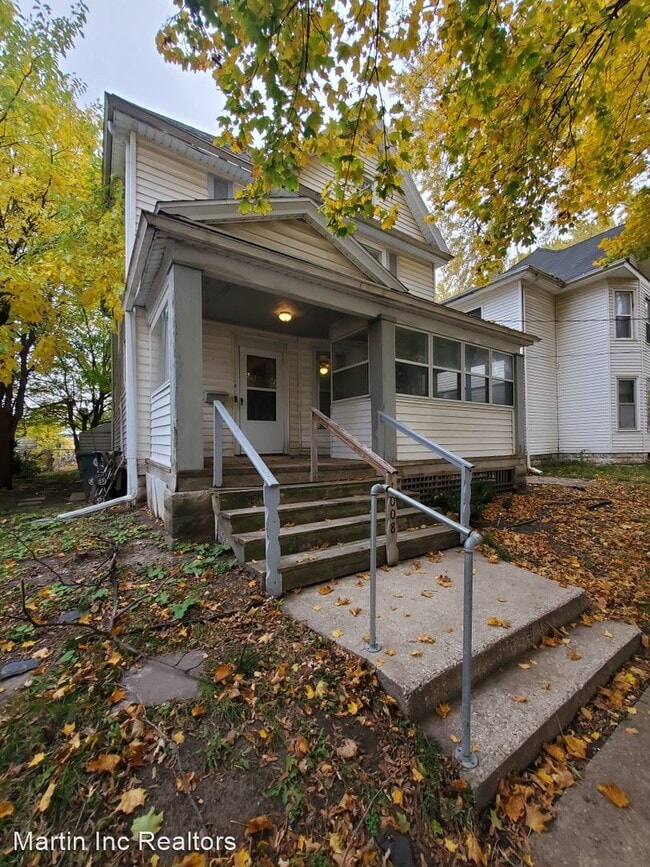 Building Photo - 3 br, 2 bath House - 1008 W 2nd St