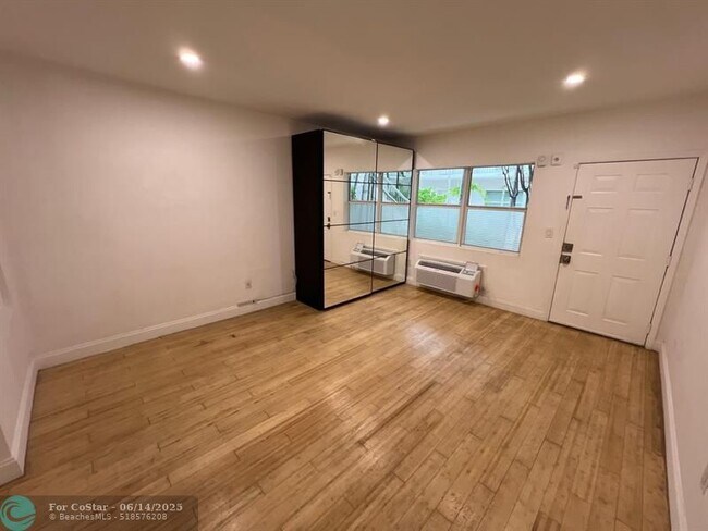 Foto del edificio - 8080 Tatum Waterway Dr