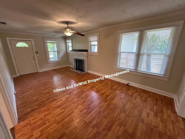 Building Photo - 3 Bed/1 Bath