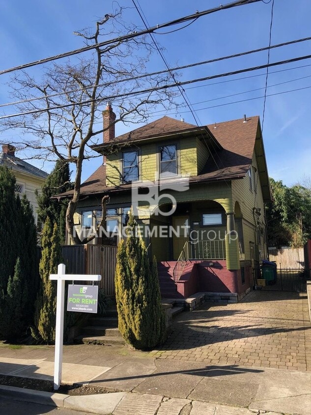 Close-In NE Portland Victorian Offers Per... - Close-In NE Portland Victorian Offers  Per...