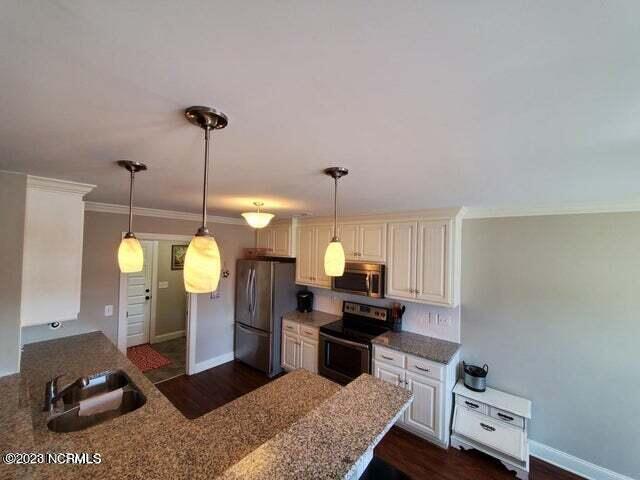 Building Photo - 683 Brookfield Dr