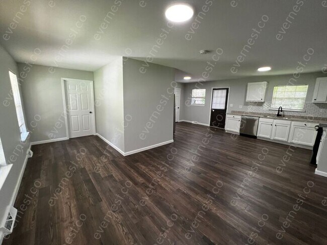 Building Photo - 222 Rebecca Dr