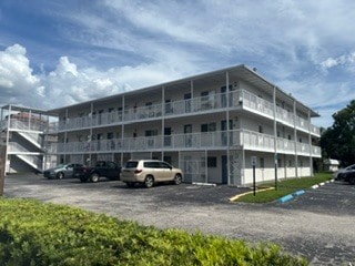 Building Photo - 320 Lakeview St