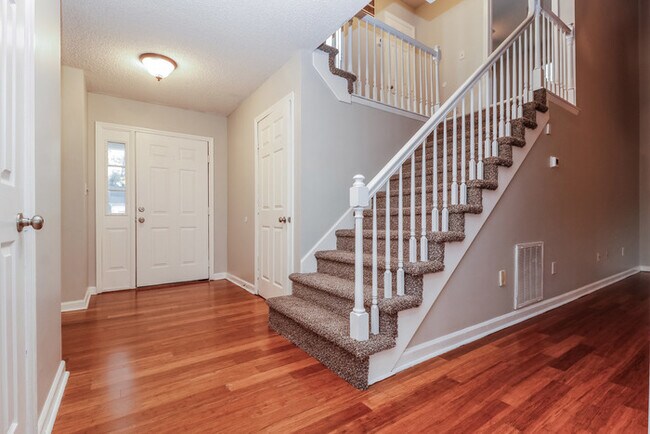 Building Photo - 103 Issac Ct