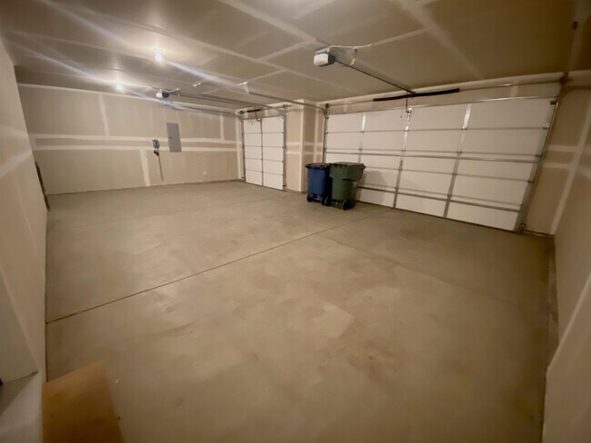 Foto del edificio - 3301 N Kiernan Dr