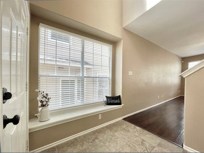 Building Photo - 19 Blue Creek Pl