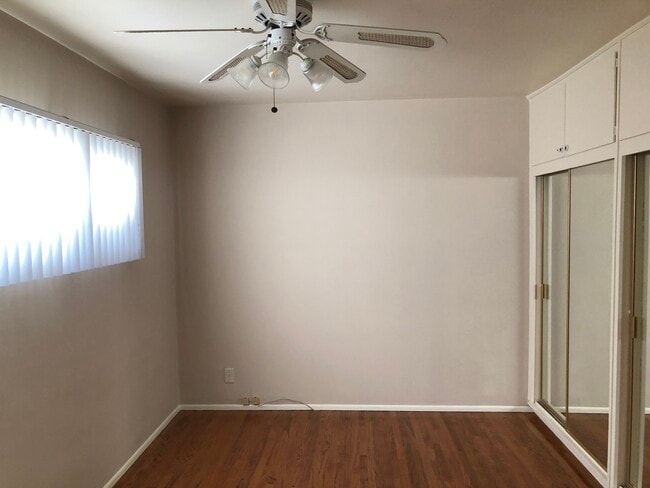 Building Photo - 3802 The Strand