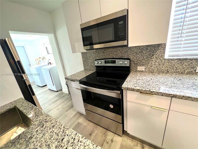 Foto del edificio - 140 NW 124th St