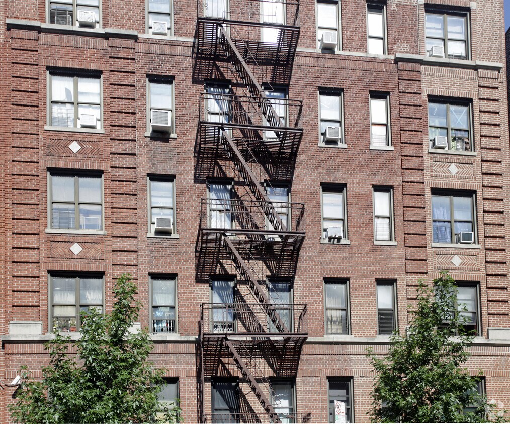 Building Photo - 2537 Valentine Ave