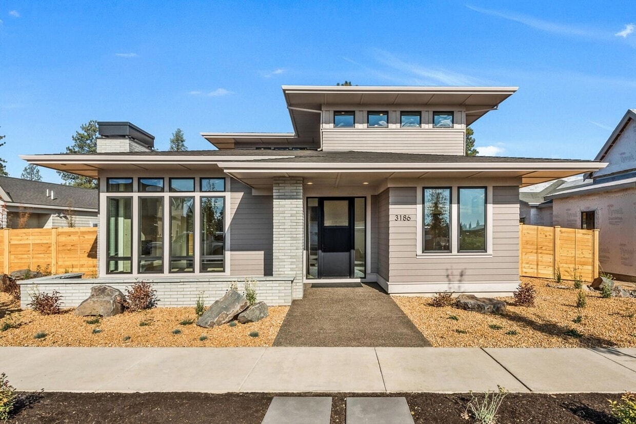 Primary Photo - Newer Construction in Discovery West