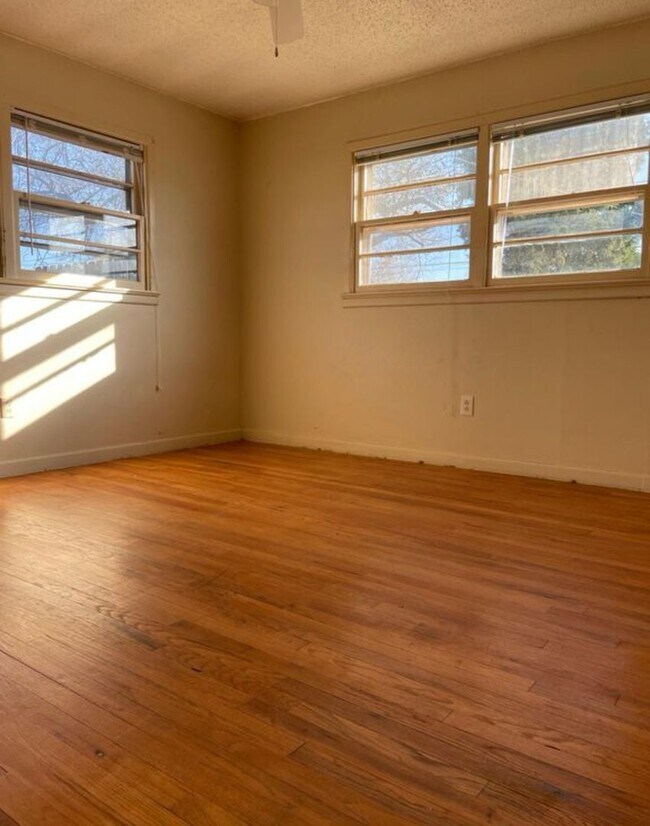 Foto del edificio - 3-bedroom, 1-bathroom house