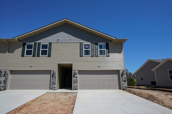 Building Photo - 677 Julia Way