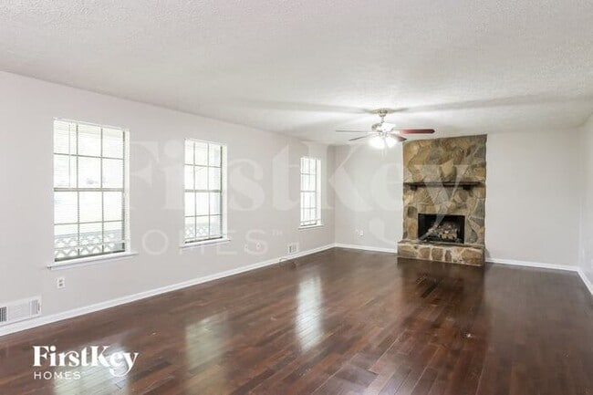 Building Photo - 3863 Willow Hollow