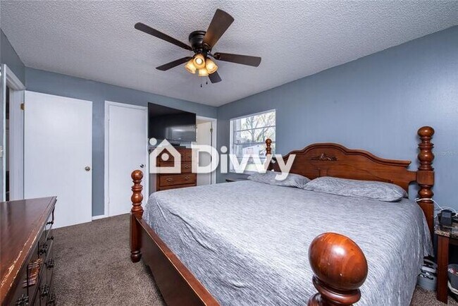 Foto del edificio - 1124 W Voorhis Ave