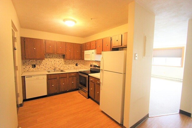 Building Photo - 67 Milliken Ave