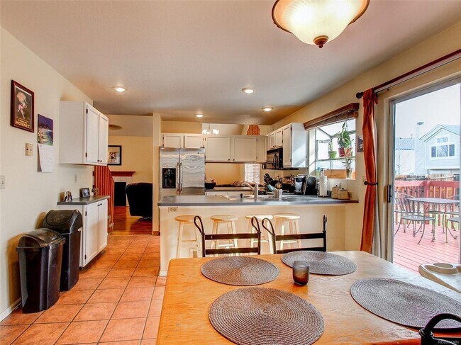Building Photo - Spacious College Hills Home - 3 Bed, 3 Bath