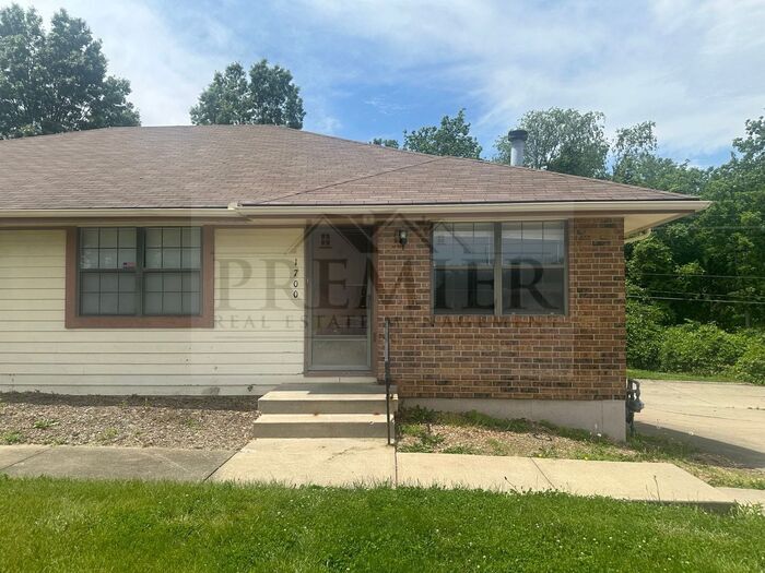 Foto principal - 1700 S Swope Dr, Independence, MO 64057 - ...