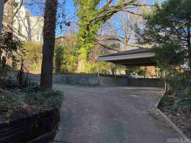 Foto del edificio - 607 Ridgeway Dr