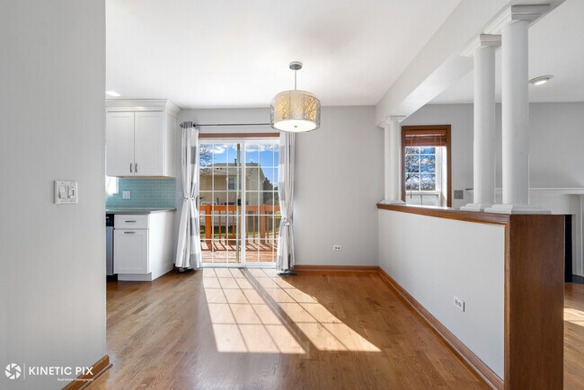 Building Photo - 417 Van Gogh Cir