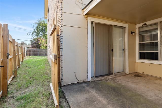 Building Photo - 2806 Spring Valley Dr