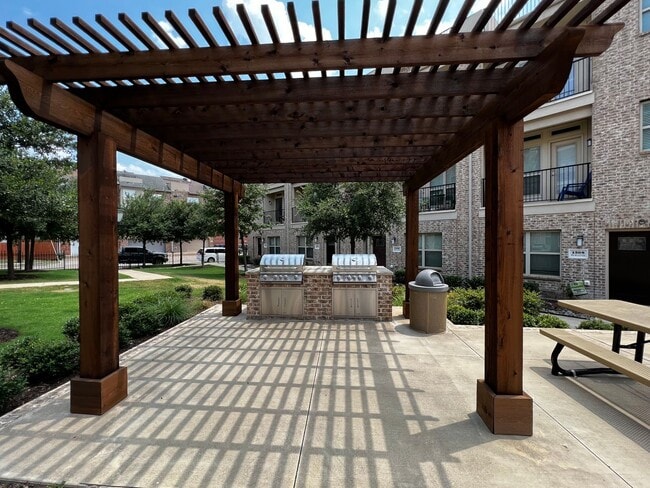 Building Photo - 1319 Rancho Mirage Dr