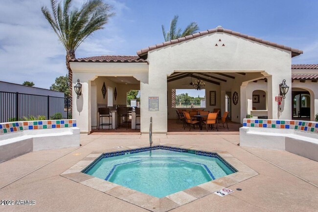 Foto del edificio - 14200 Village Pkwy