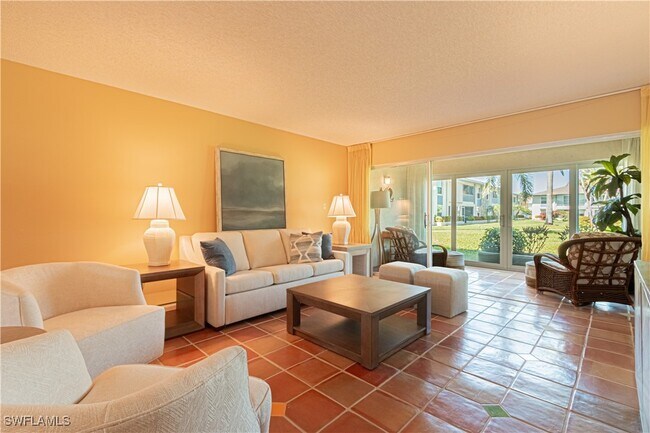 Foto del edificio - 325 Charlemagne Blvd