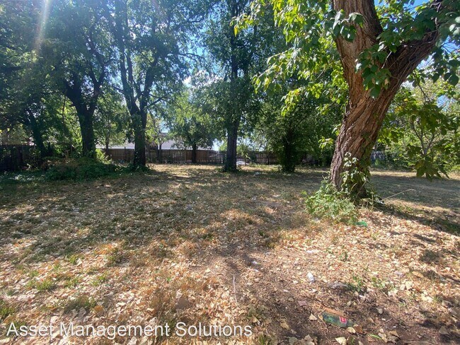 Building Photo - 3 br, 1 bath House - 5229 S Sunnylane Rd.