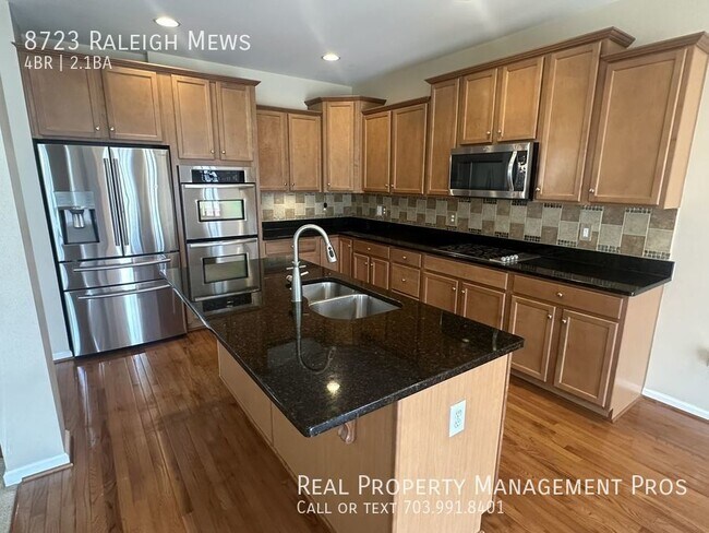 Building Photo - Spacious Deck-Convenient to 66