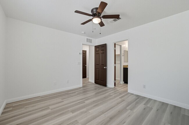 Foto del edificio - *MOVE IN SPECIAL - $300 OFF FIRST MONTH'S ...