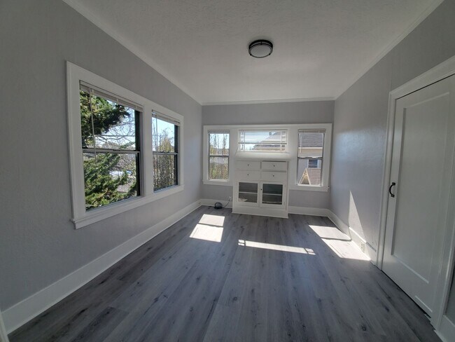 Foto del edificio - 4130 Webster St