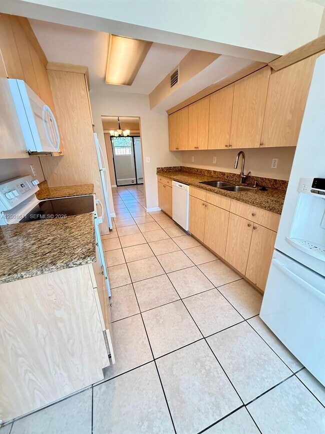 Foto del edificio - 3301 Raleigh St