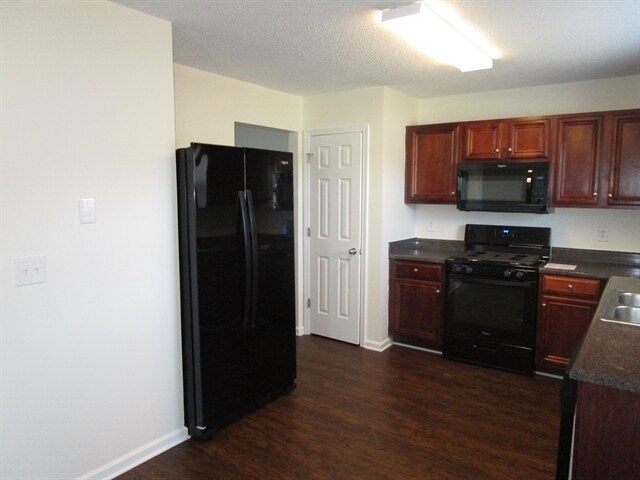 Foto del edificio - 4913 Bryant Dr