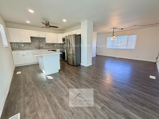 Foto del edificio - 1319 N Murray Blvd