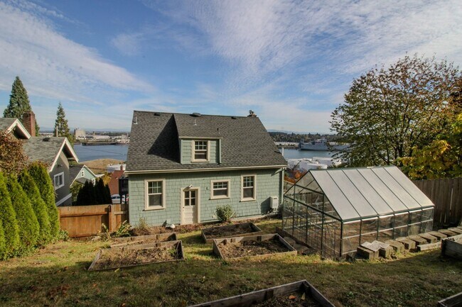 Foto del edificio - Stunning 3-Bedroom Home with Bonus Finishe...