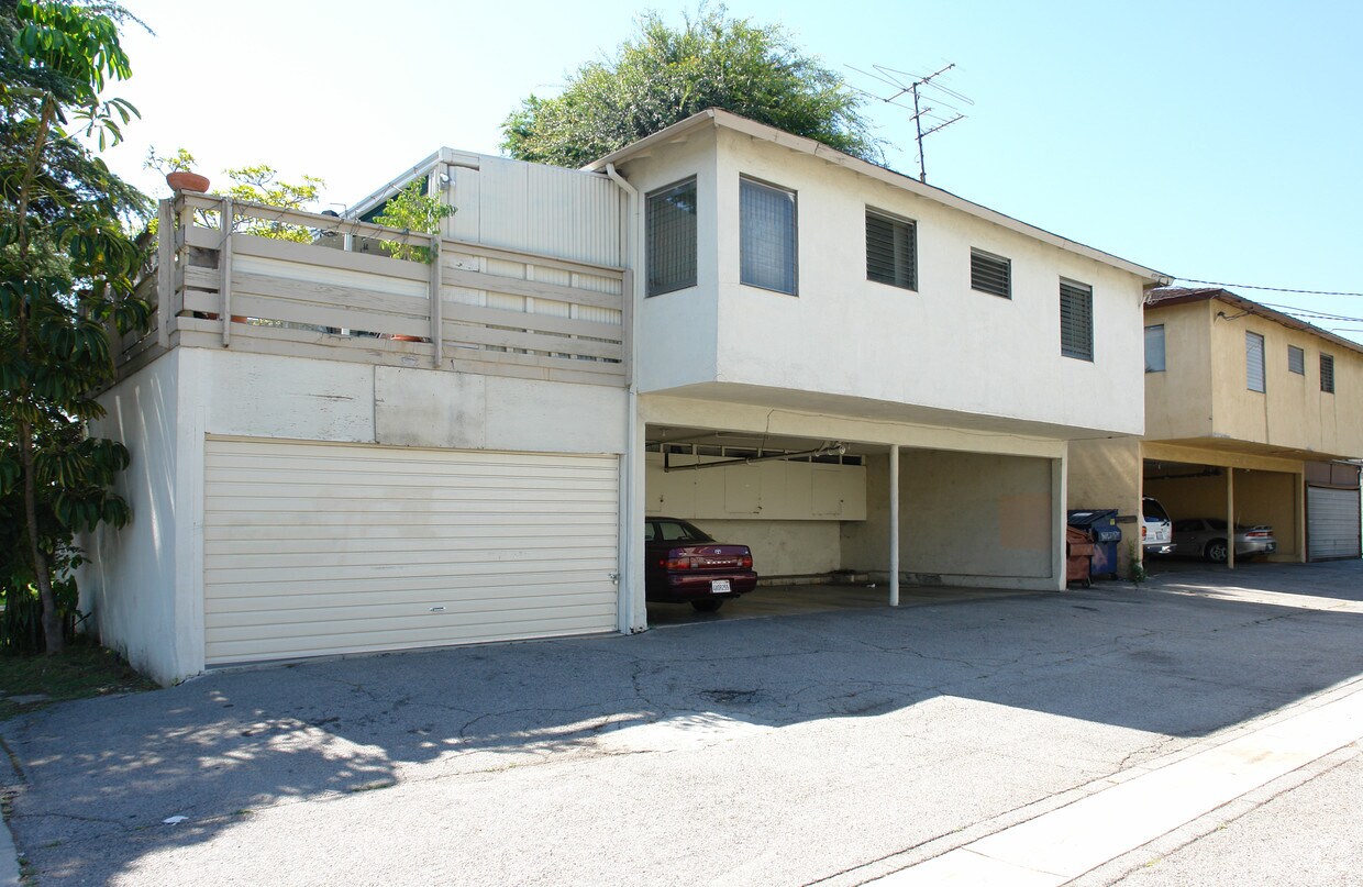 Building Photo - 665 W Doran St