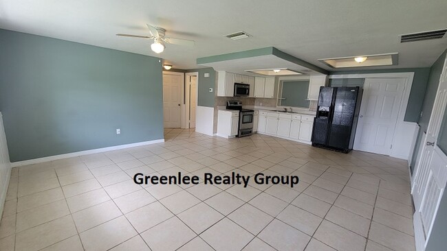Foto del edificio - Cozy and Spacious 4-Bed/3 Bath Home - in P...