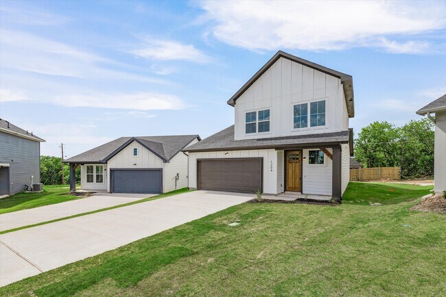 Building Photo - 1207 Chestnut Ct