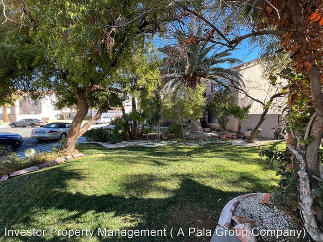 Foto del edificio - 5 br, 3 bath House - 735 Spruce Tree Circle