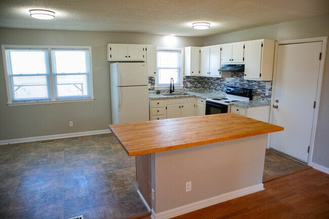 Foto del edificio - 4716 Alamance Rd