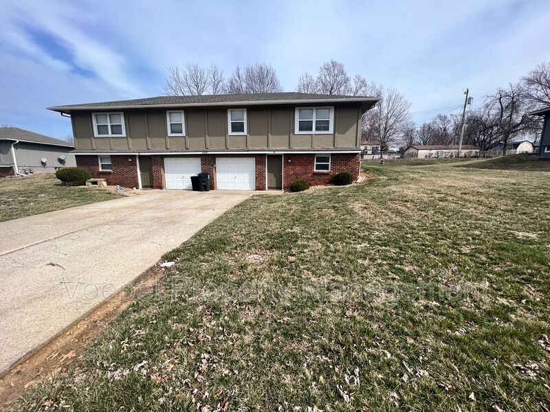 405 NE Westwind Dr Unit A, Lee's Summit, MO 64086 Condo for Rent in