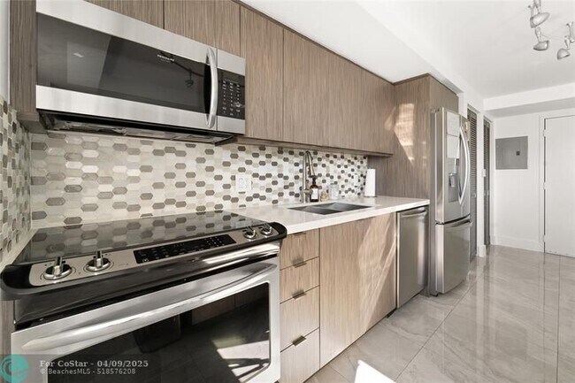 Foto del edificio - 7600 Collins Ave