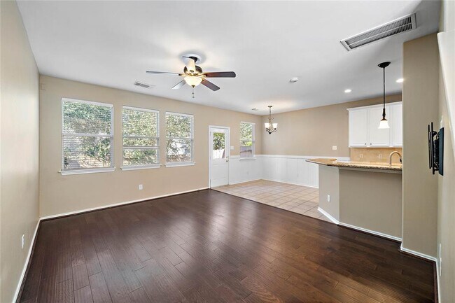 Foto del edificio - 63 Blue Creek Pl