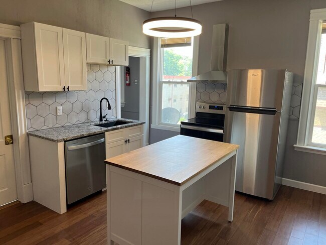 Foto del edificio - 154 12th Ave NE