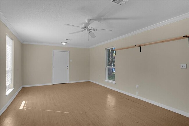 Building Photo - 1101 Elm St