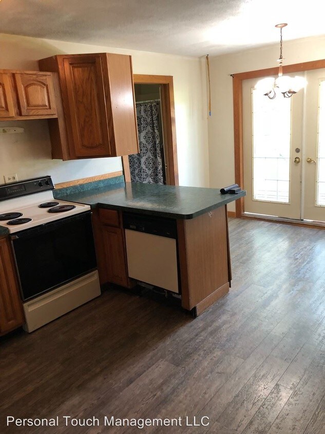 Primary Photo - 3 br, 2 bath House - 224 Baker St