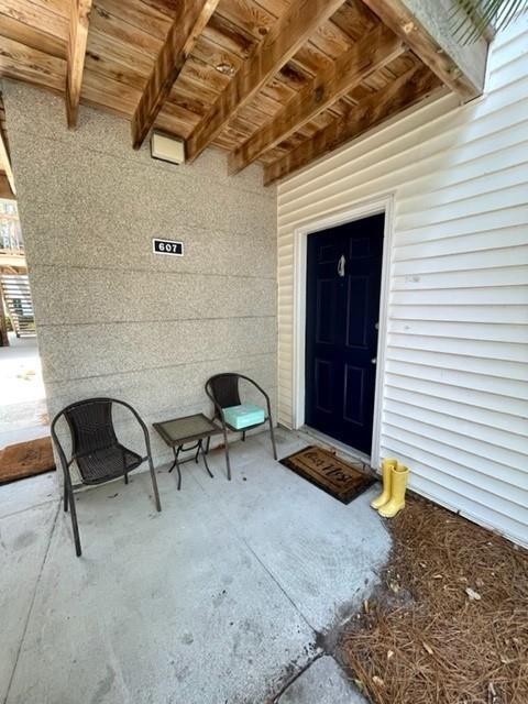 Building Photo - 607 W Island Square Dr